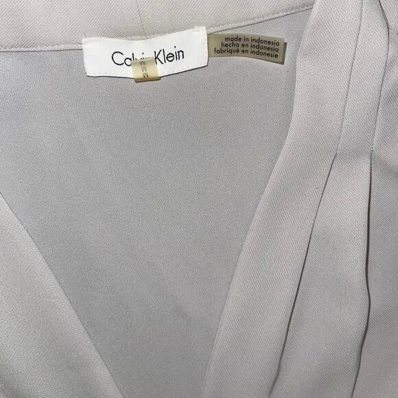 Calvin Klein Blouse V-Neck Top 1/4 sleeves Size M Office Career wear - Picture 4 of 4